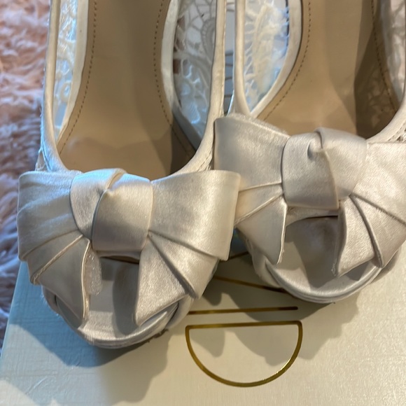 Joan & David “Da Cutie” Ivory Lace w/ Satin Bow Peep Toe Wedding Heels - Picture 2 of 6